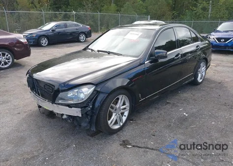 2013 Mercedes-Benz C 250 Sport из США, поврежденный, VIN WDDGF4HB3DR265660